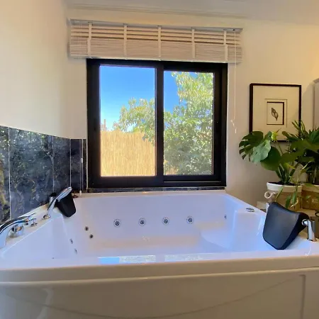 Remarkable With Jacuzzi, Private Pool And Backyard In Fethiye 빌라