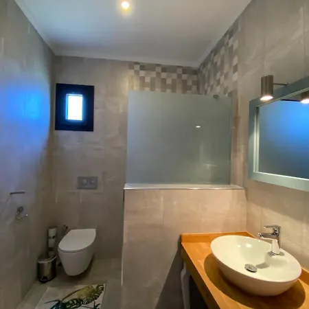 Remarkable With Jacuzzi, Private Pool And Backyard In Fethiye 빌라 *